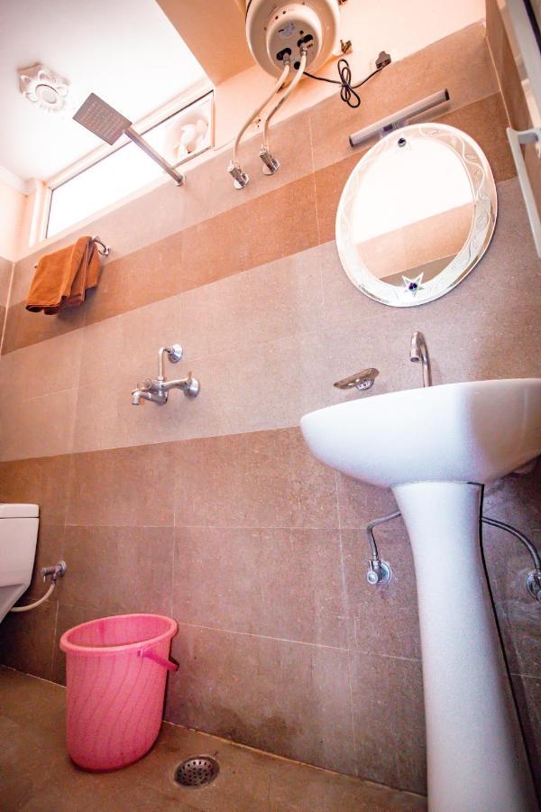 Triple One Hotel Tapovan Rishikesh,Near Laxman Jhula ภายนอก รูปภาพ