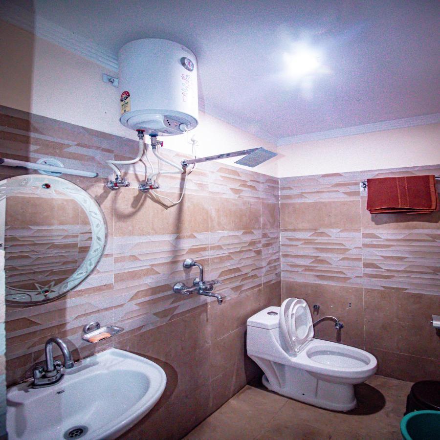 Triple One Hotel Tapovan Rishikesh,Near Laxman Jhula ภายนอก รูปภาพ