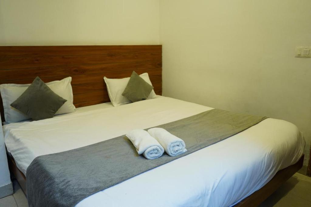 Triple One Hotel Tapovan Rishikesh,Near Laxman Jhula ภายนอก รูปภาพ