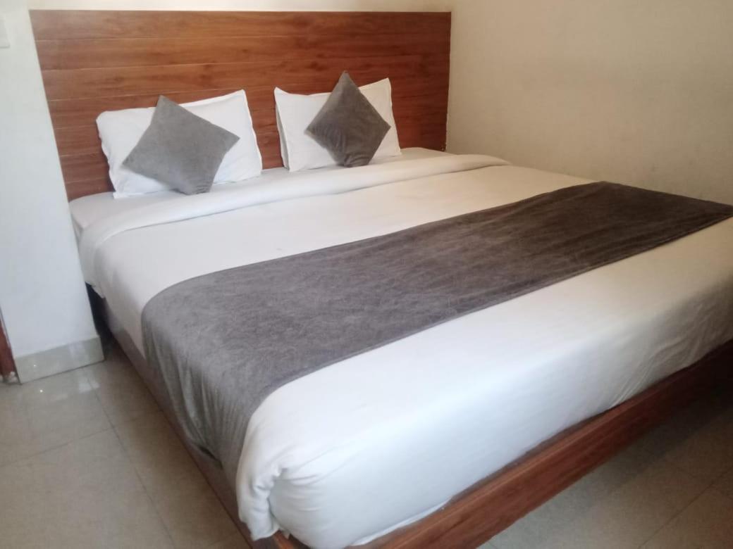 Triple One Hotel Tapovan Rishikesh,Near Laxman Jhula ภายนอก รูปภาพ