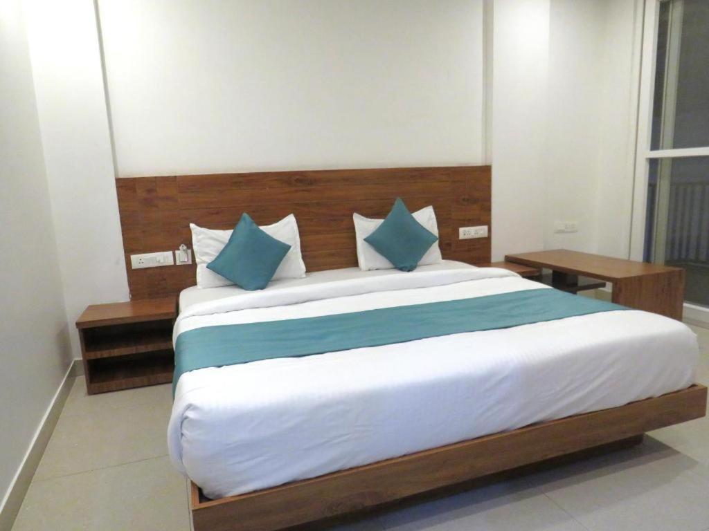 Triple One Hotel Tapovan Rishikesh,Near Laxman Jhula ภายนอก รูปภาพ