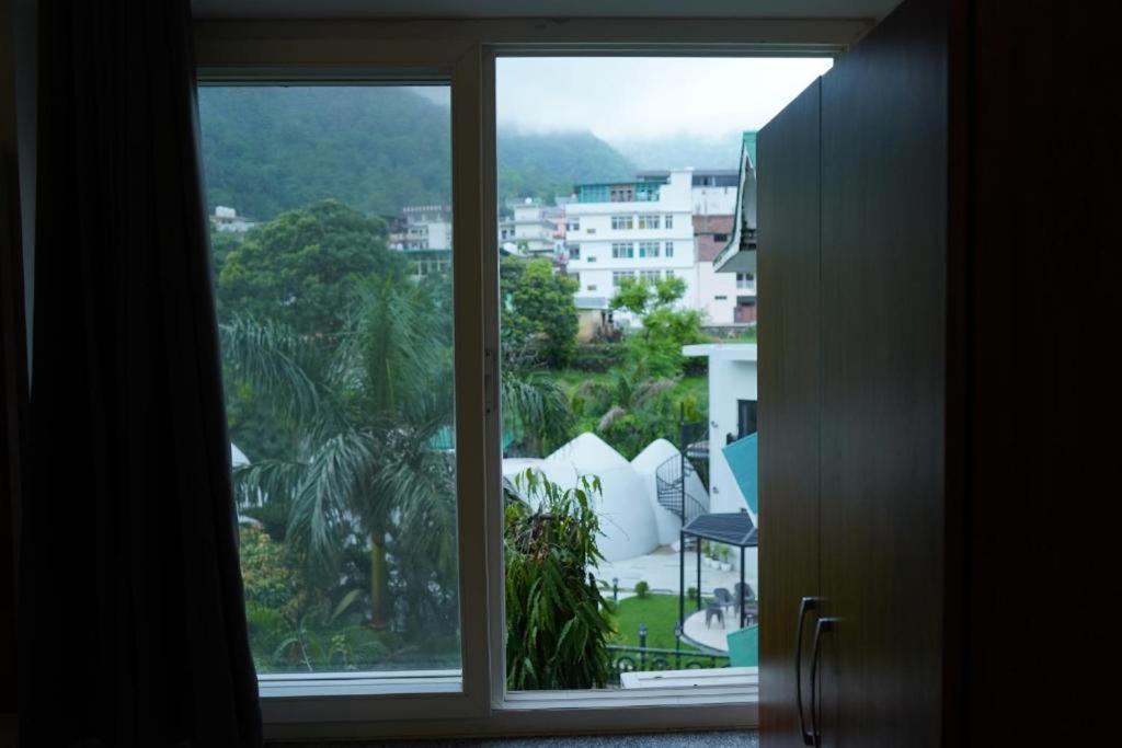 Triple One Hotel Tapovan Rishikesh,Near Laxman Jhula ภายนอก รูปภาพ
